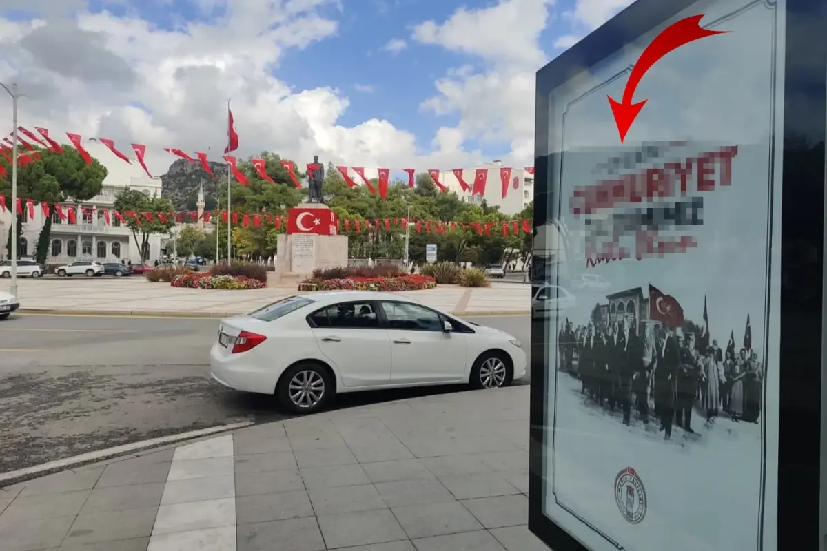 29 ekim afislerinde cumhuriyet yanlis yazildi valilik aninda yenisini asti jwj2iYku.jpg