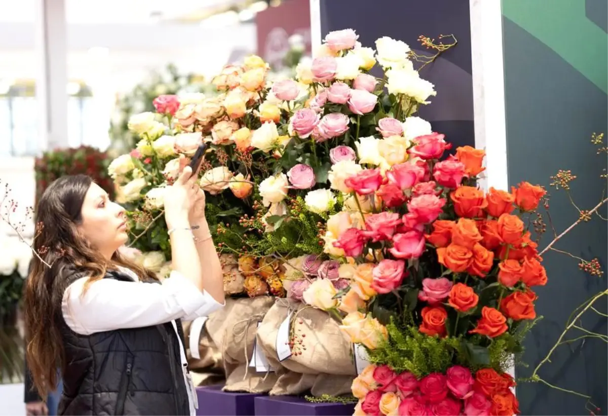 hollandada uluslararasi cicekcilik fuari basladi FF52VGiy.jpg